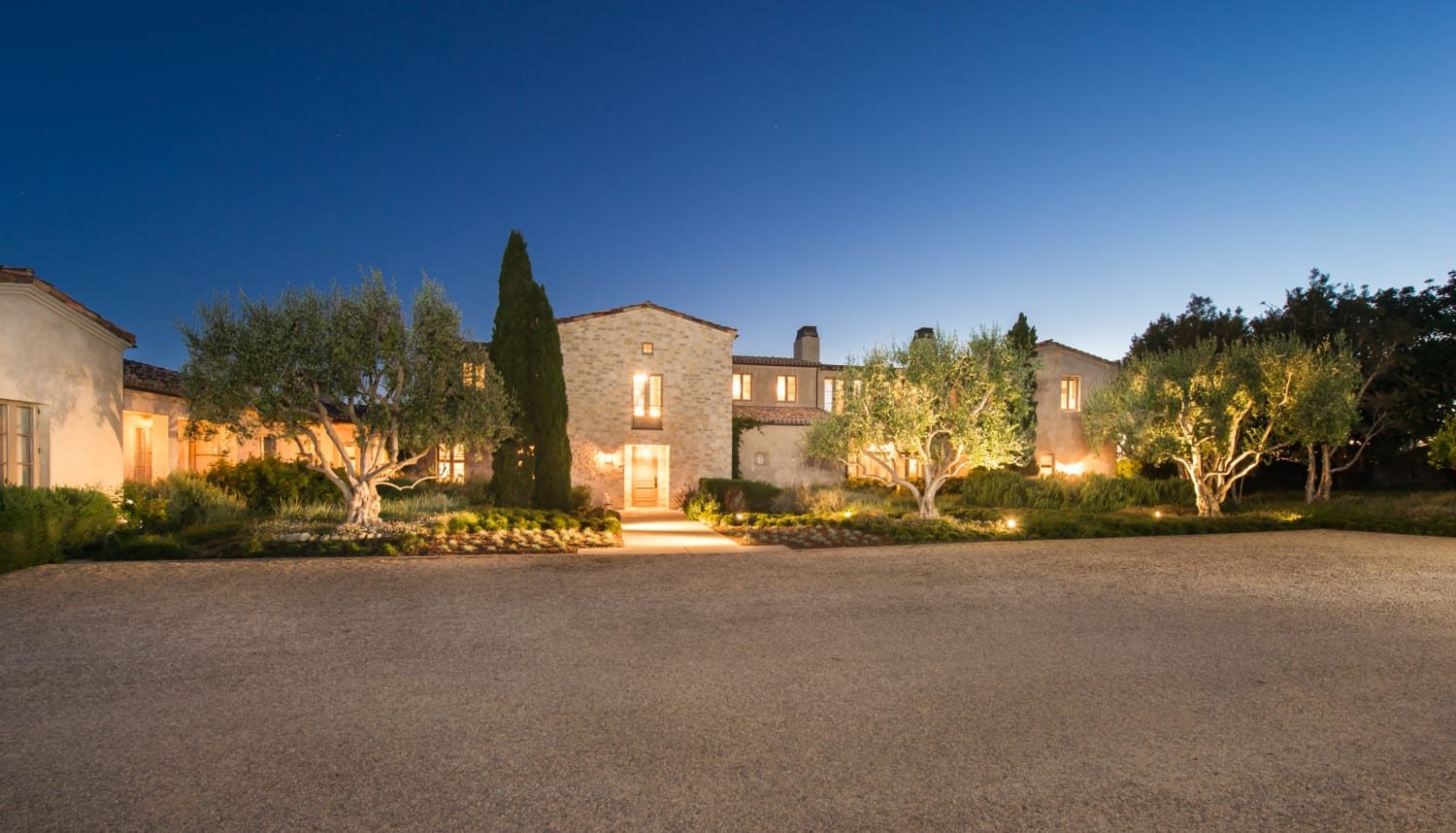 Exterior de la casa de lady gaga en malibu