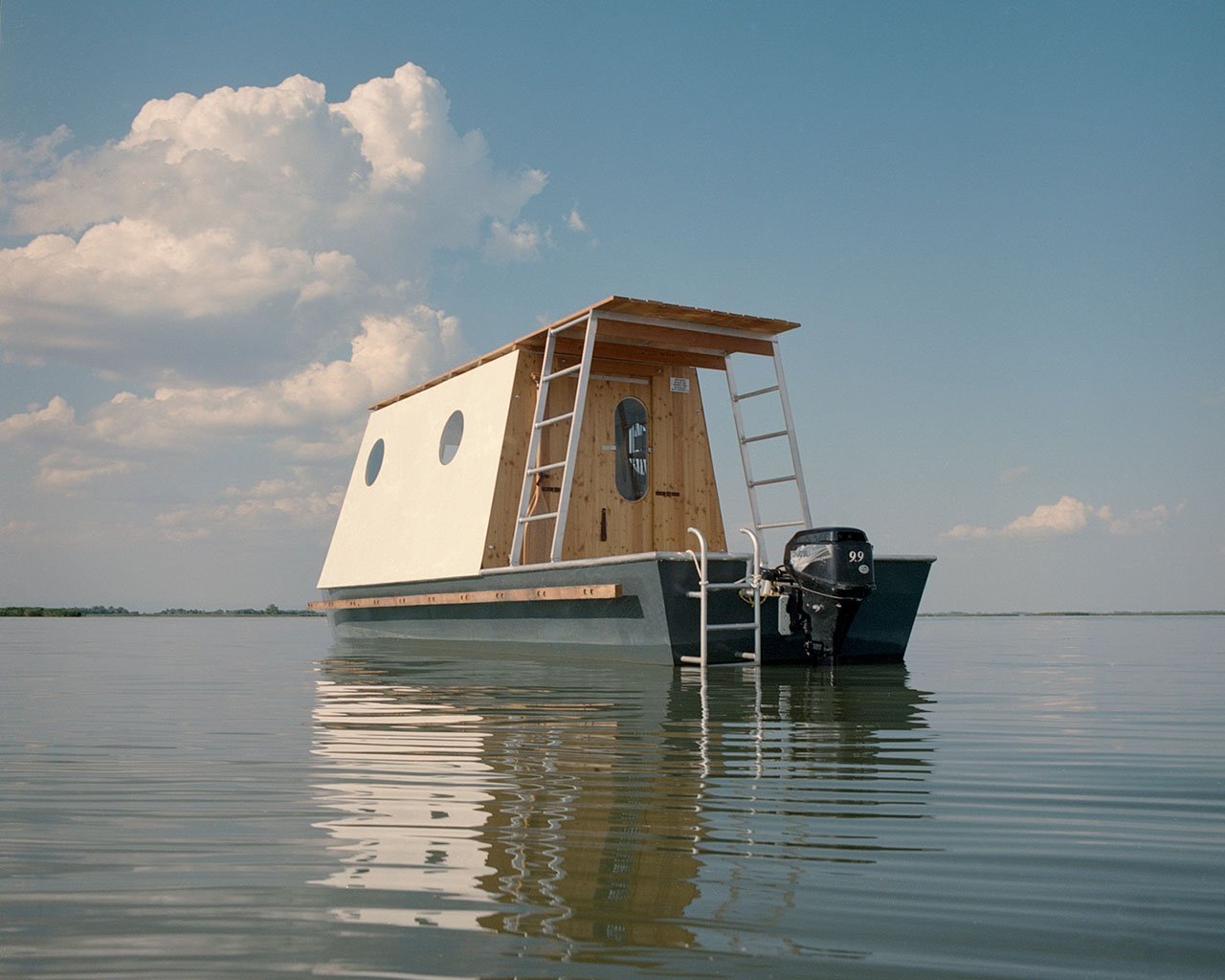 Casita en un barco en el lago Tisza 5