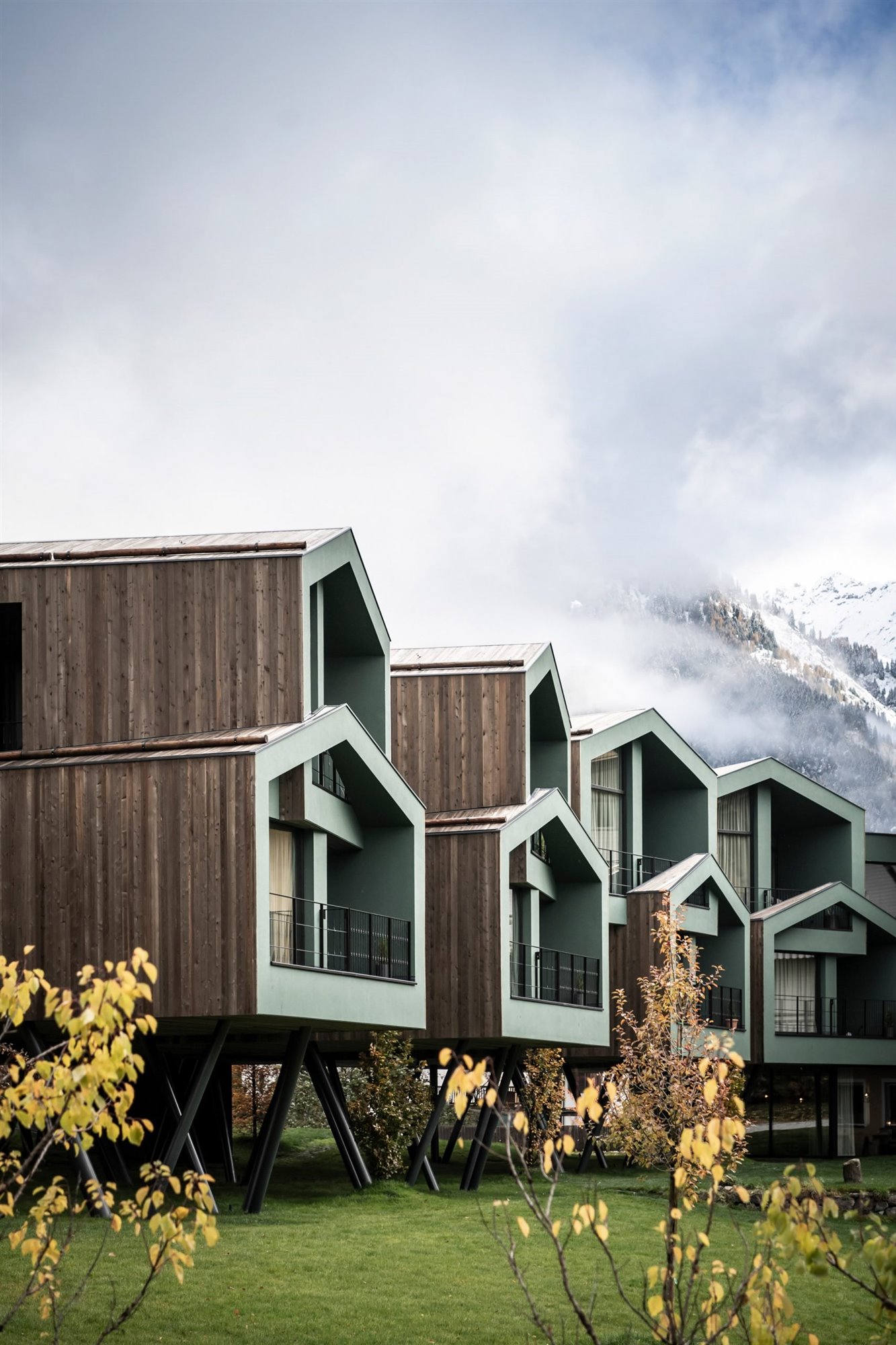 Hotel Floris en el Tirol italiano en forma de casitas de madera 2