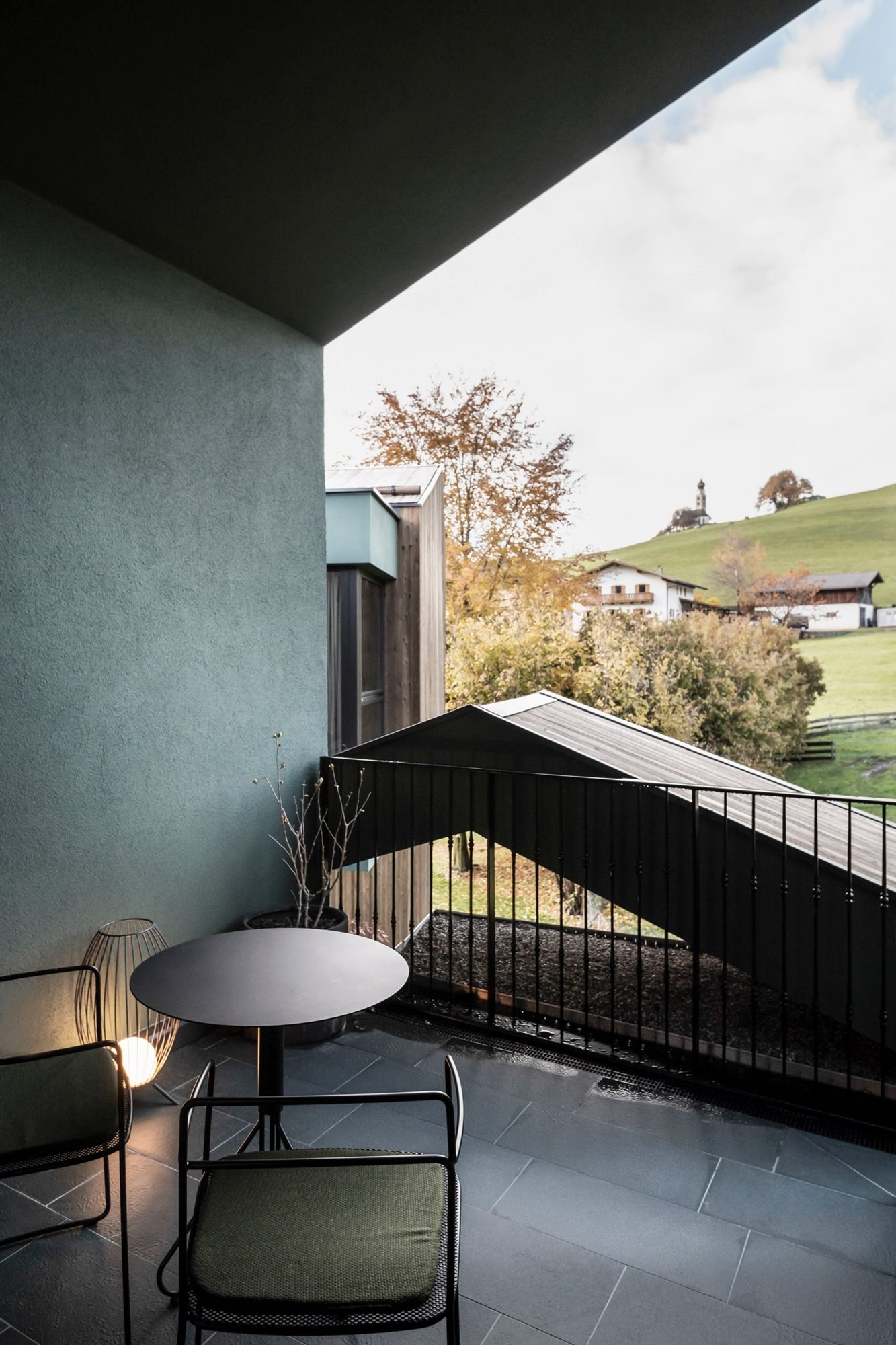 Hotel Floris en el Tirol italiano en forma de casitas de madera 4