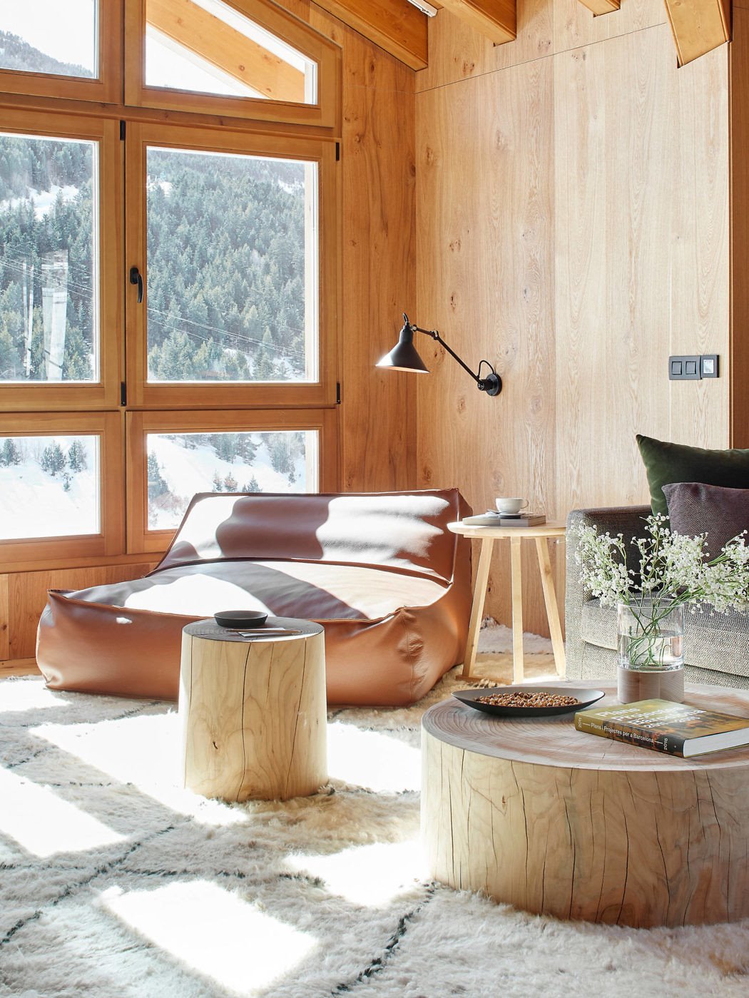 Casa de montaña con interiores de madera en Andorra