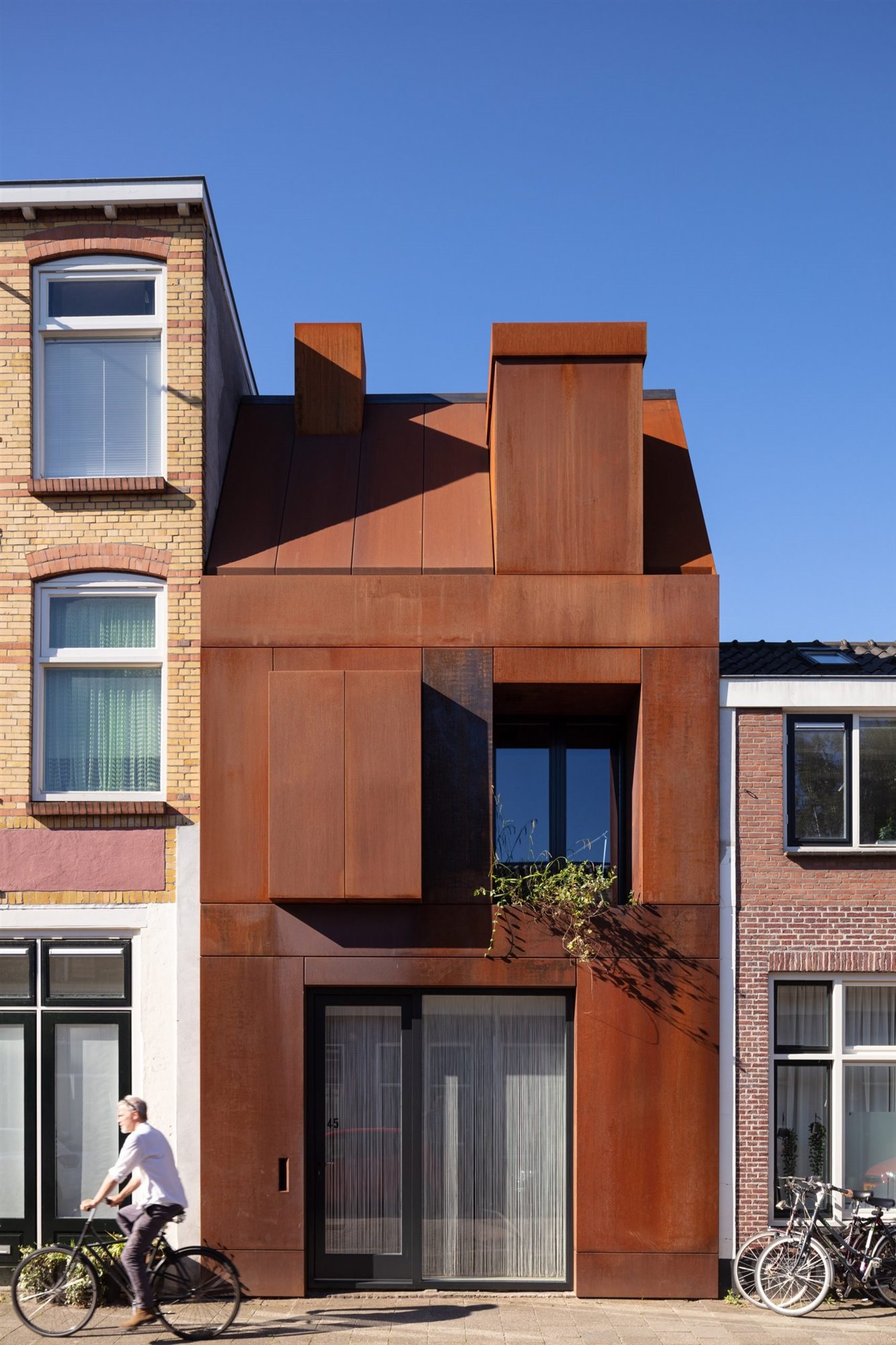 Casa con fachada de acero corten en Utrech