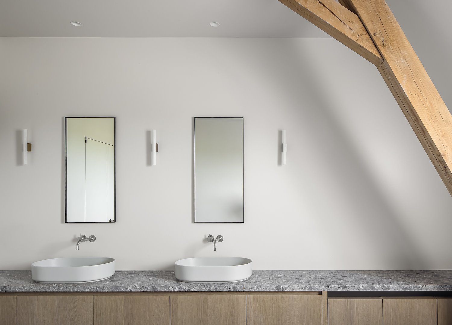 Baño en buhardilla de una casa en Belgica