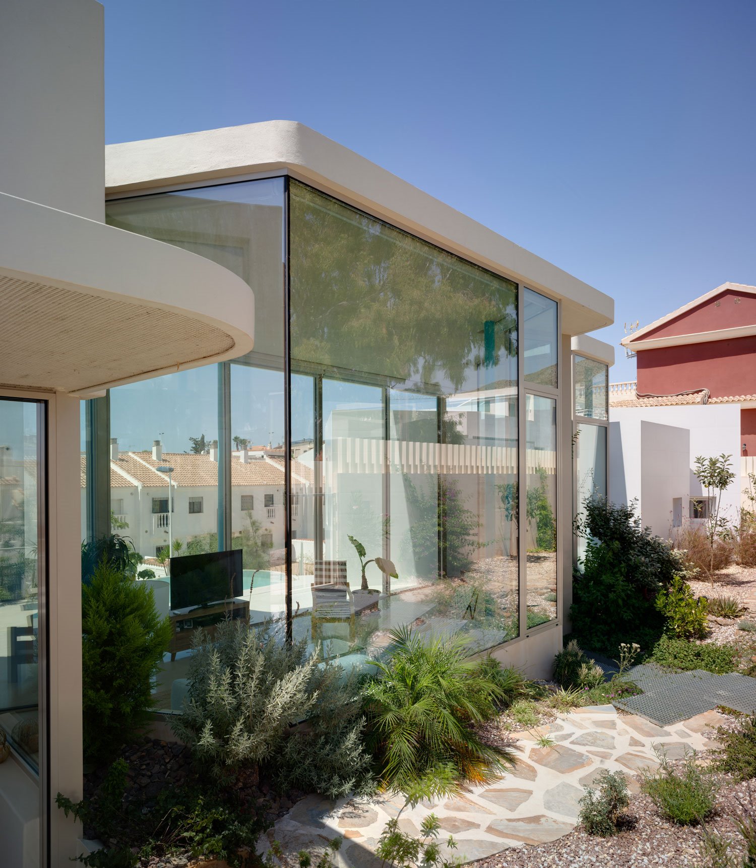 exterior con ventana al salón casa pepa diaz