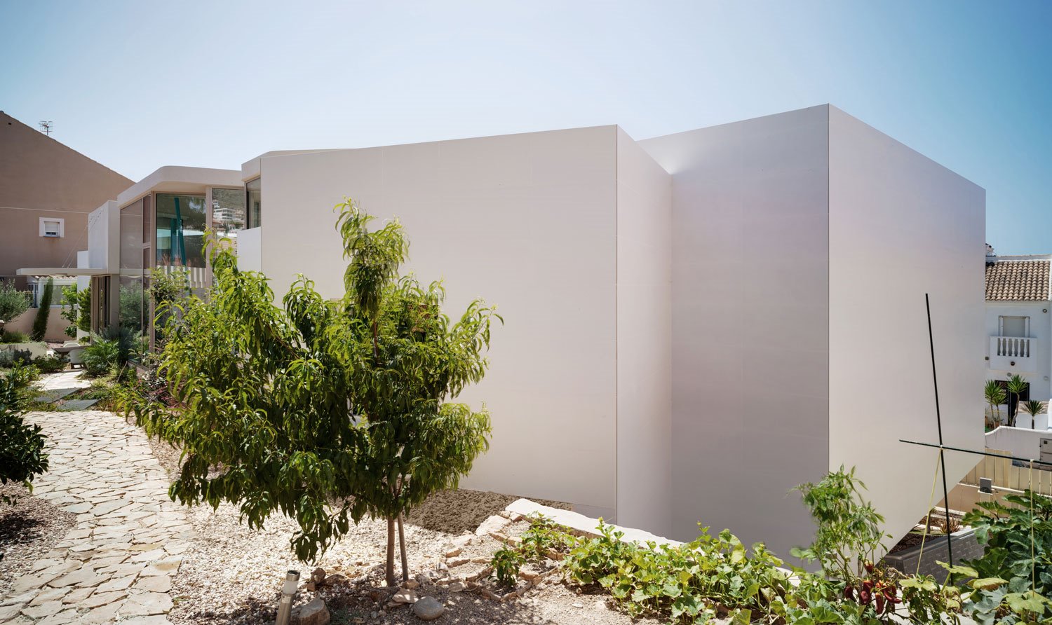 exterior jardín y huerto casa pepa diaz