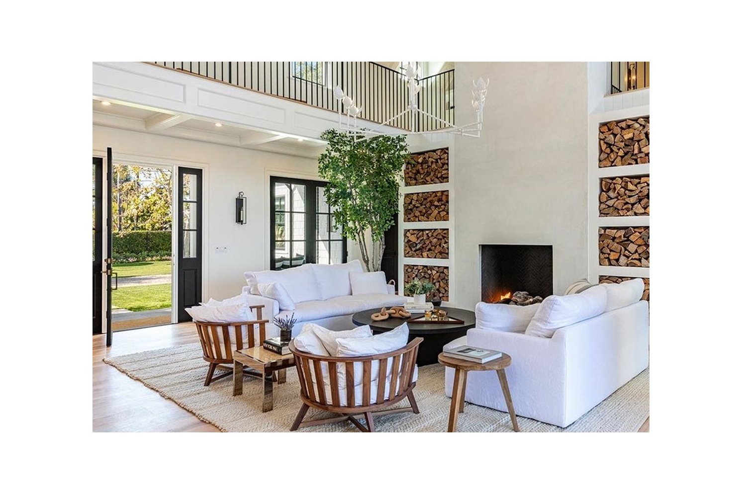 Casa Dakota Johnson y Chris Martin en Malibu salon