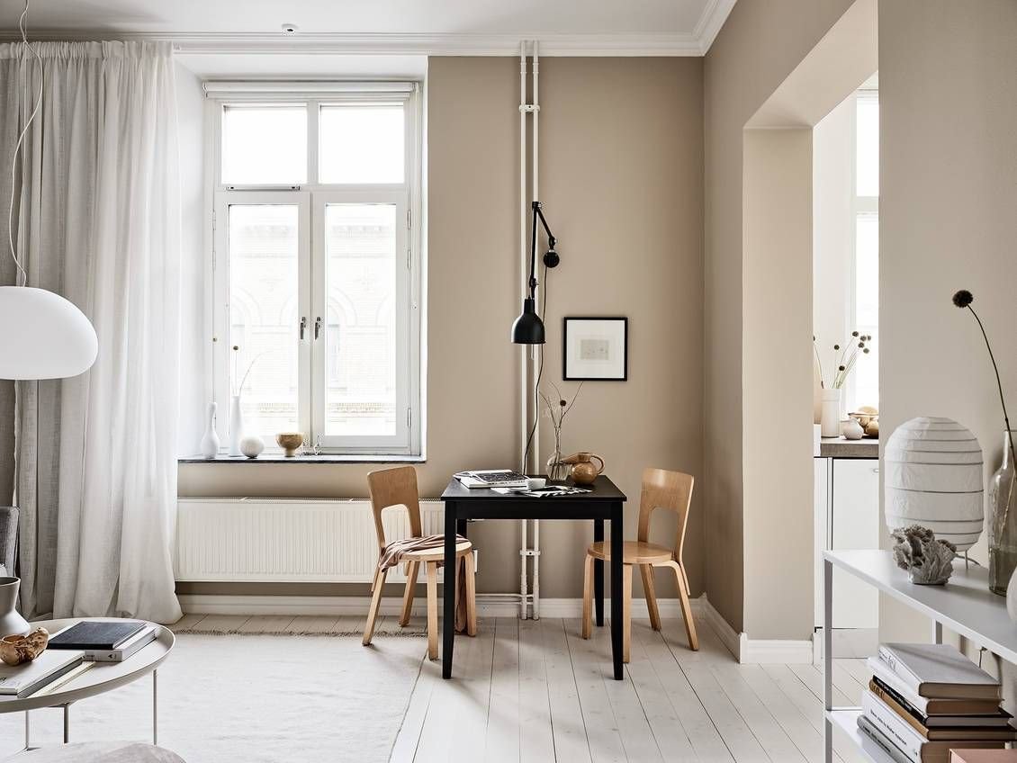 Piso pqueño con mesa de comerod plegable