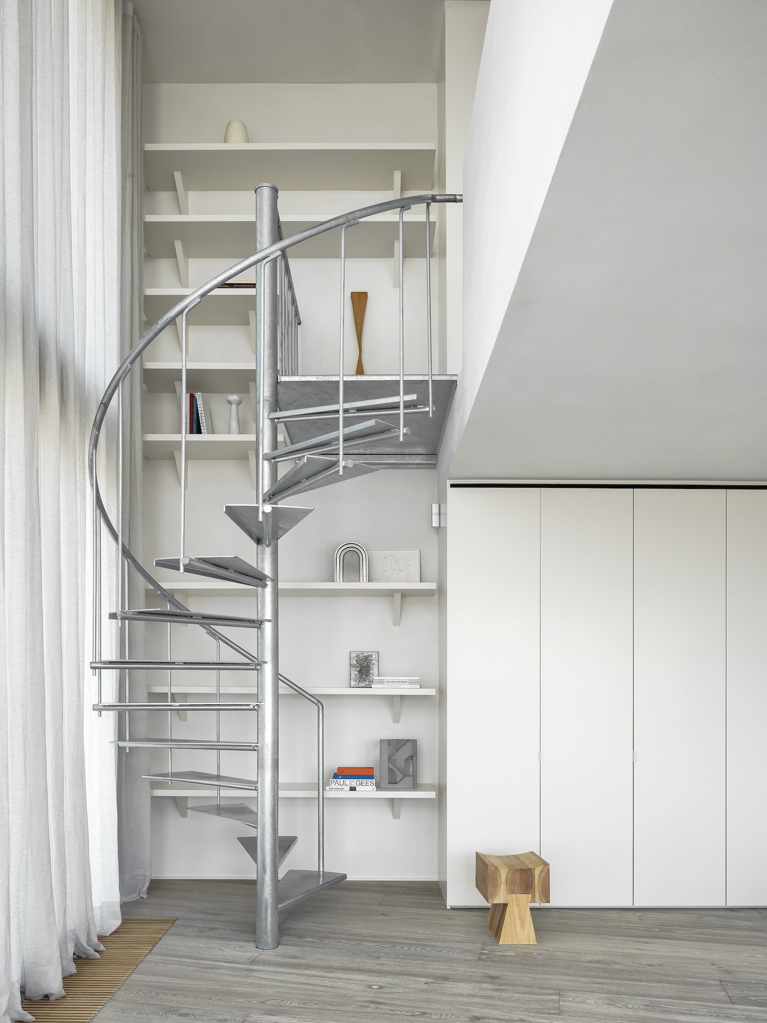 escalera metalica caracol apartamento belga