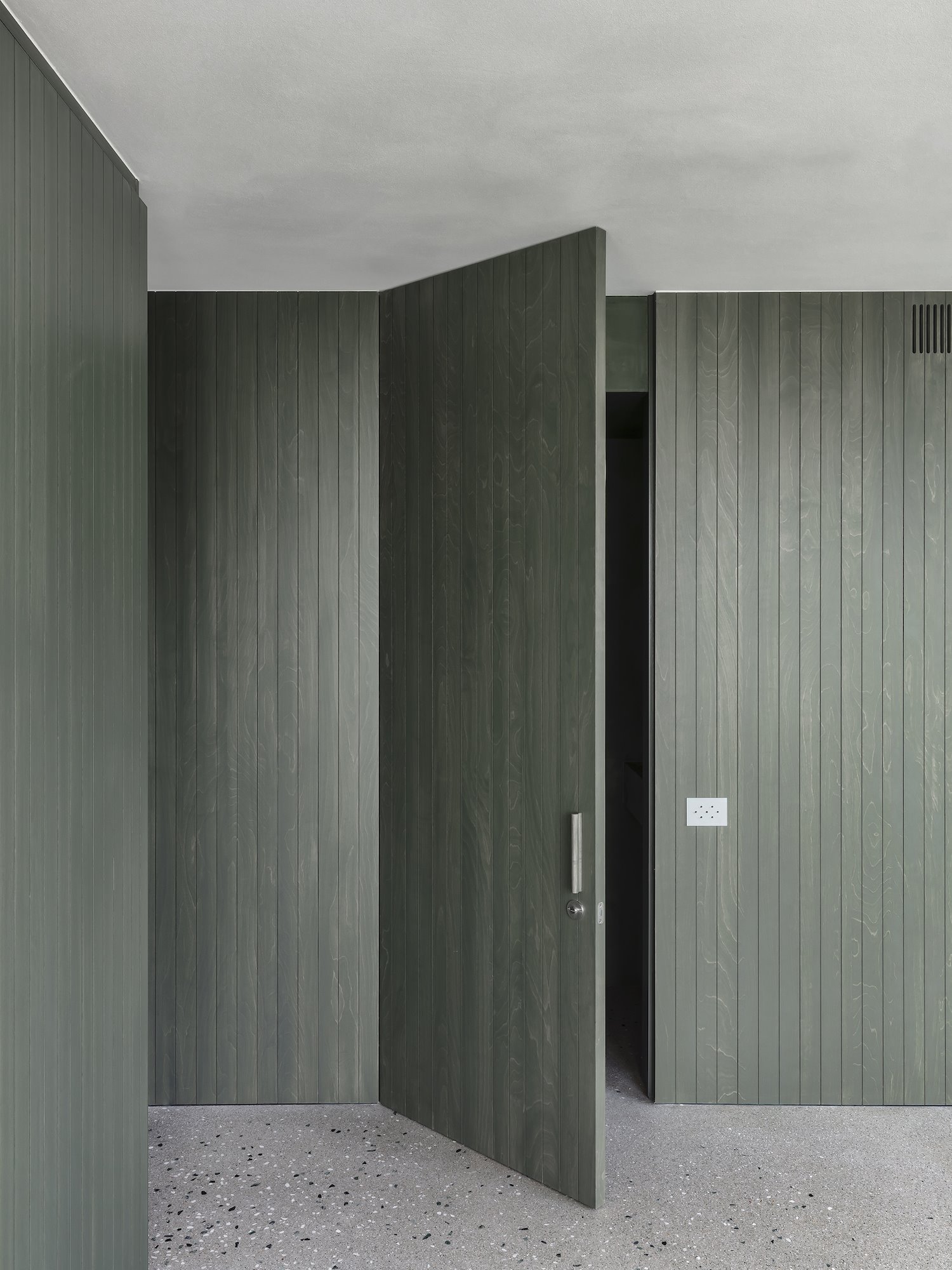 puerta madera apartamento belga
