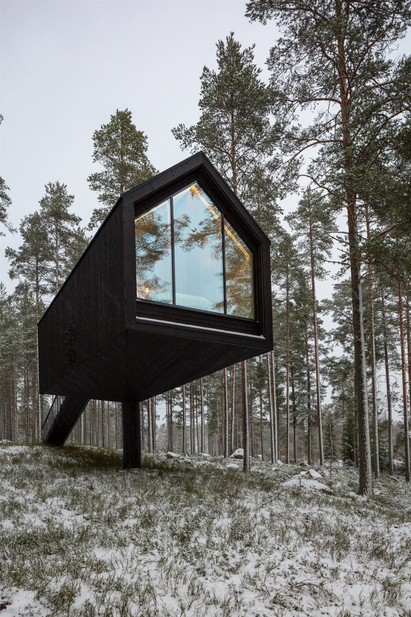 Cabaña en las montañas de Finlandia fachada