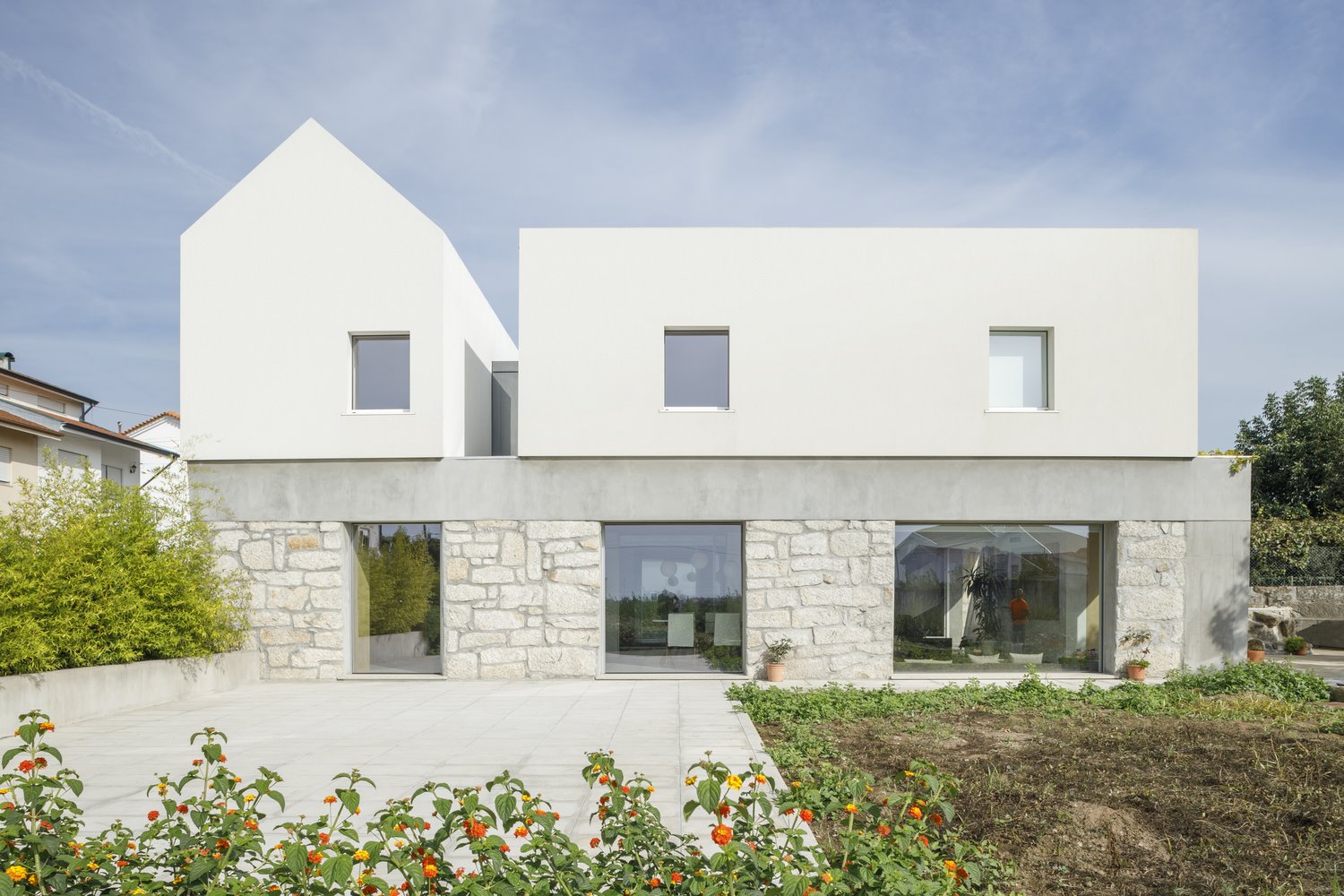 Casa en portugal de hormigon entrada