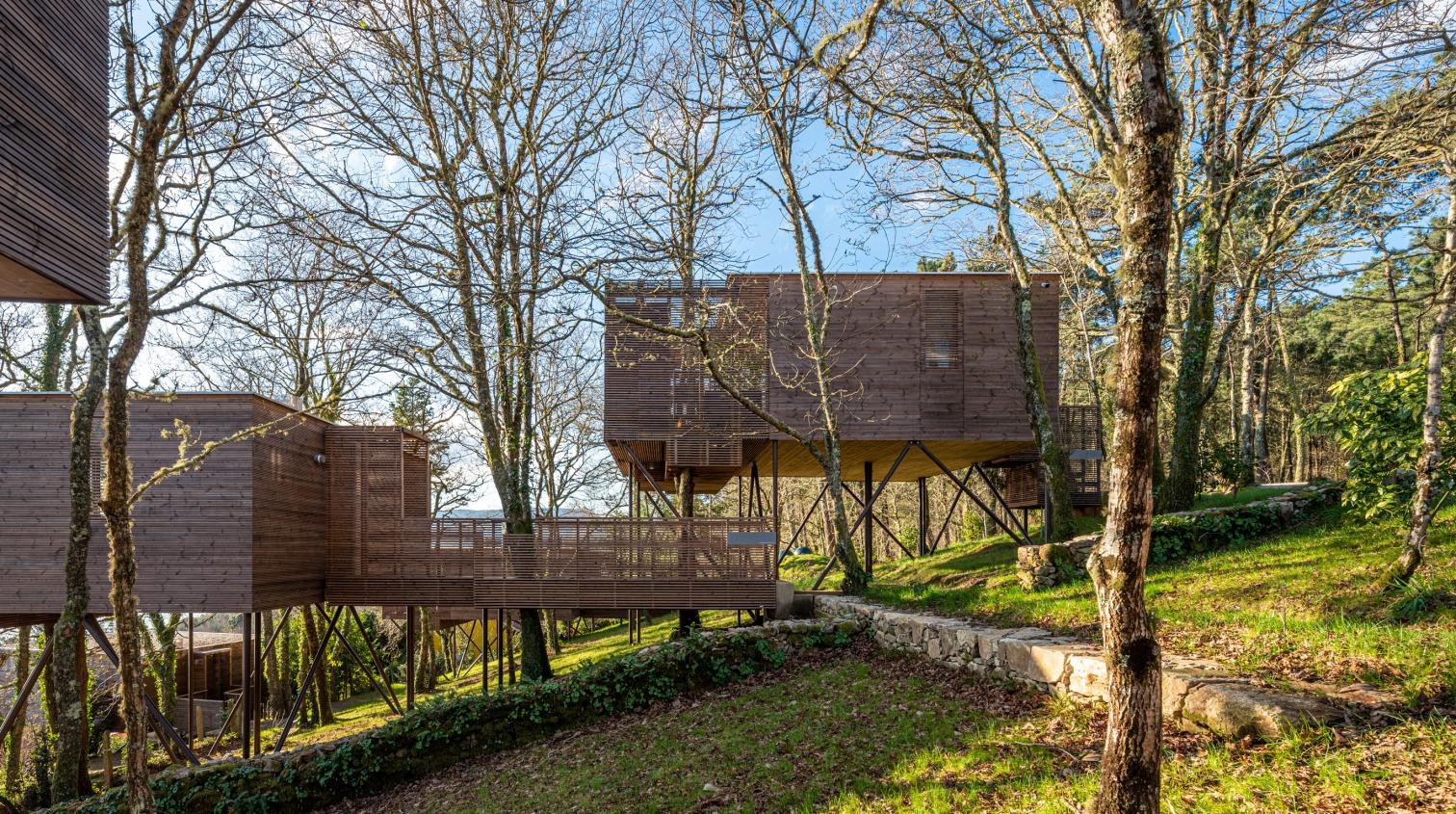 Casitas de madera en A coruña para turismo rural en un bosque