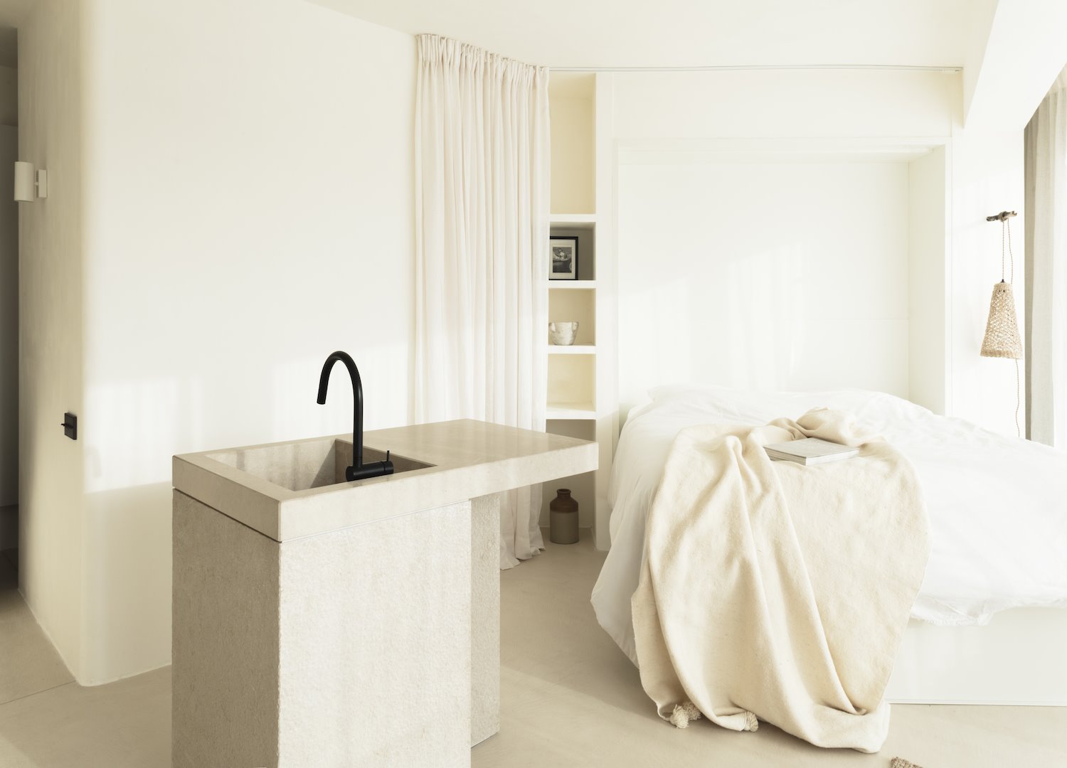 mini piso en color blanco  baño dormitorio