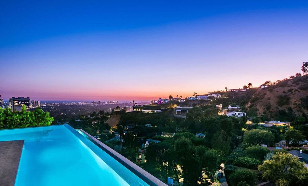 piscina mansión ariana grande