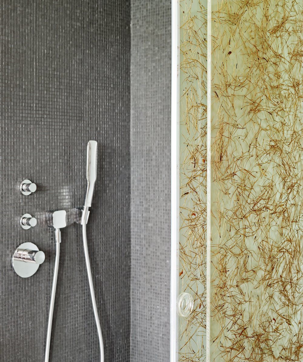 Ducha de un baño moderno Eugeni Pons