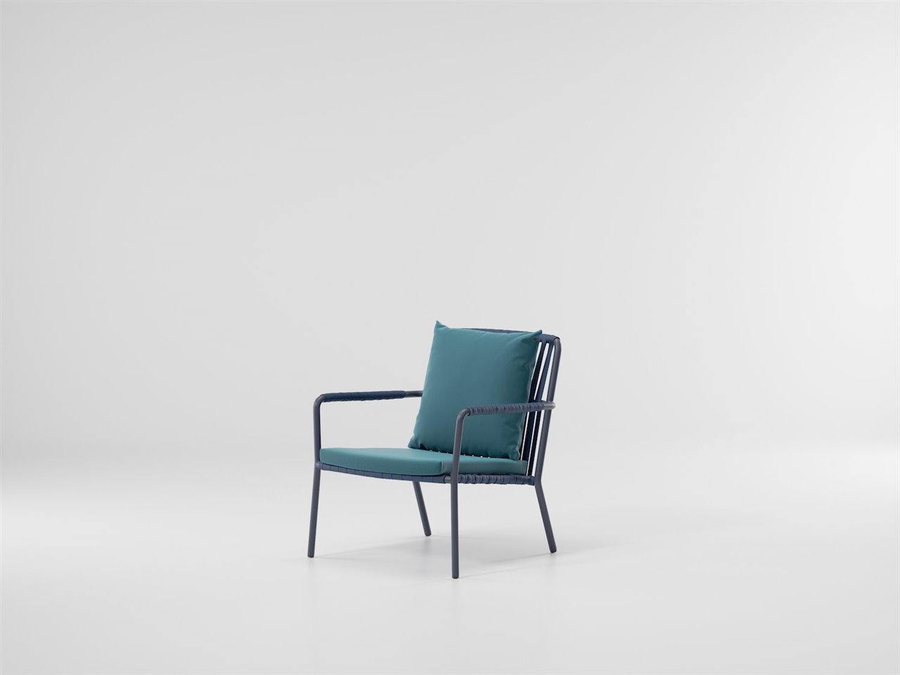 Sus combinaciones de colores son infinitas, se puede escoger el color de la estructura, las cuerdas y hasta de los tejidos del asiento y respaldo.