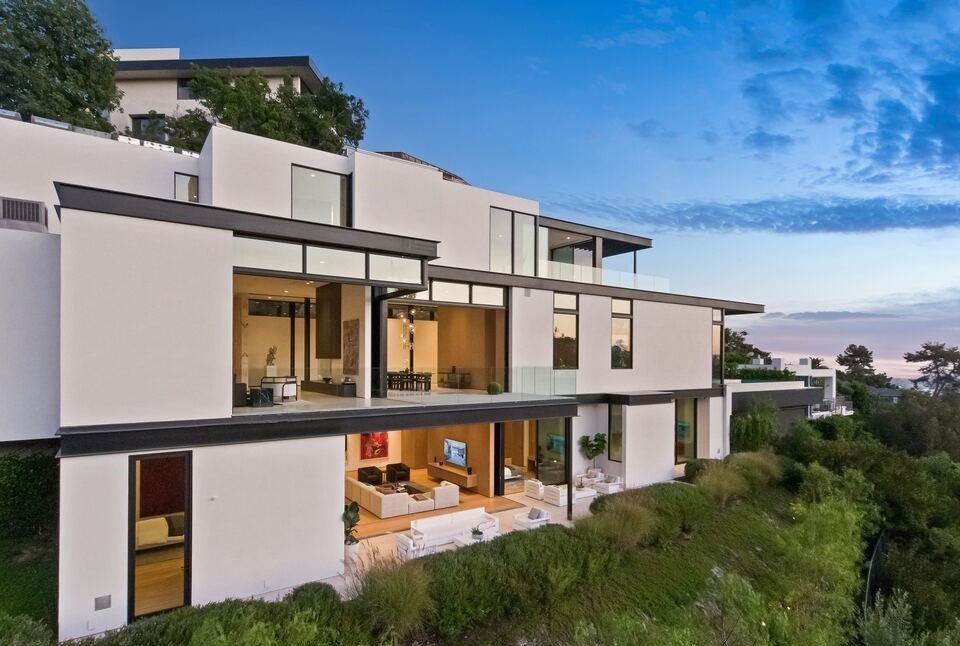 8. casa ariana grande