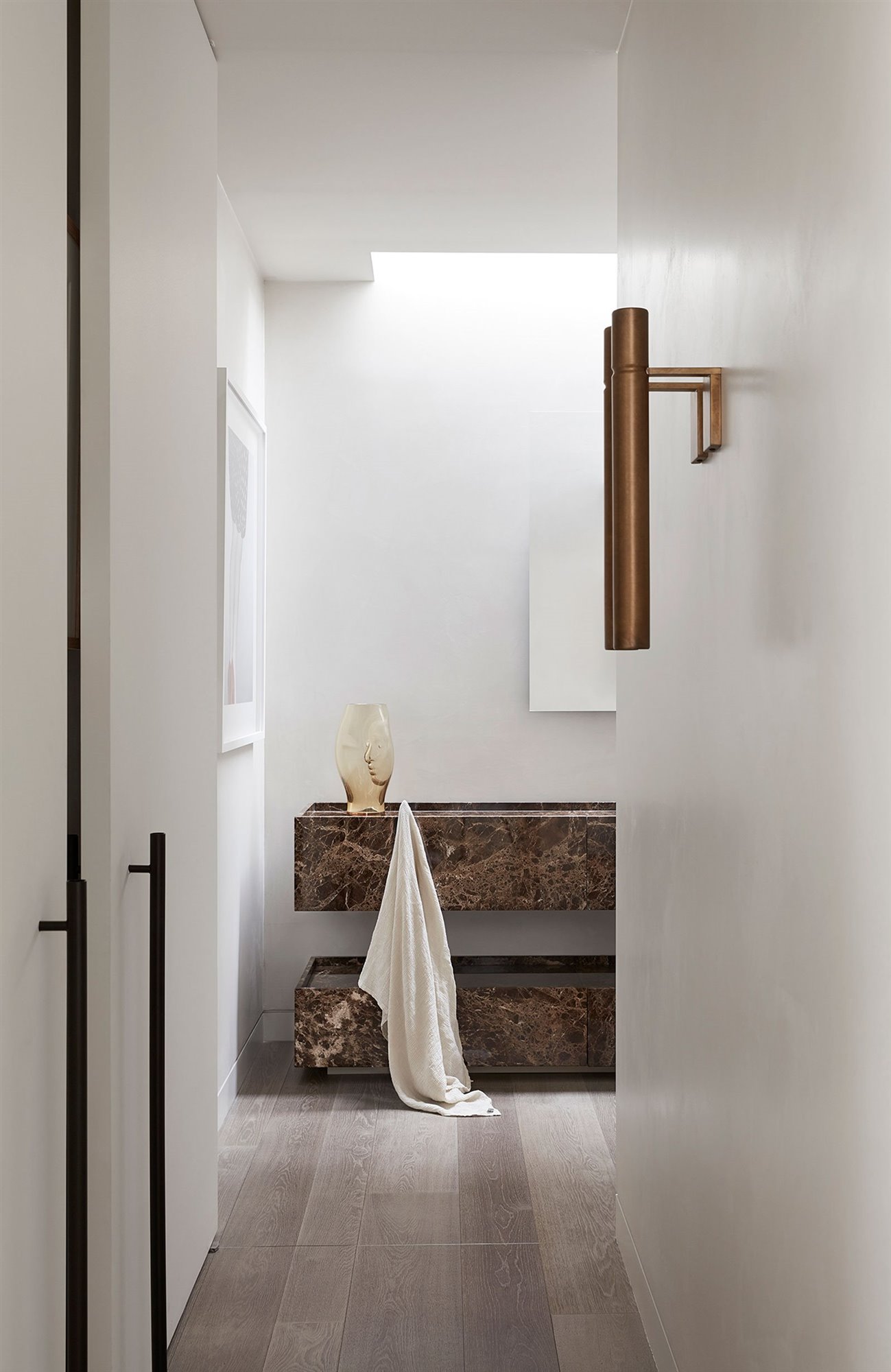 Casa en australia con escalera de caracol baño