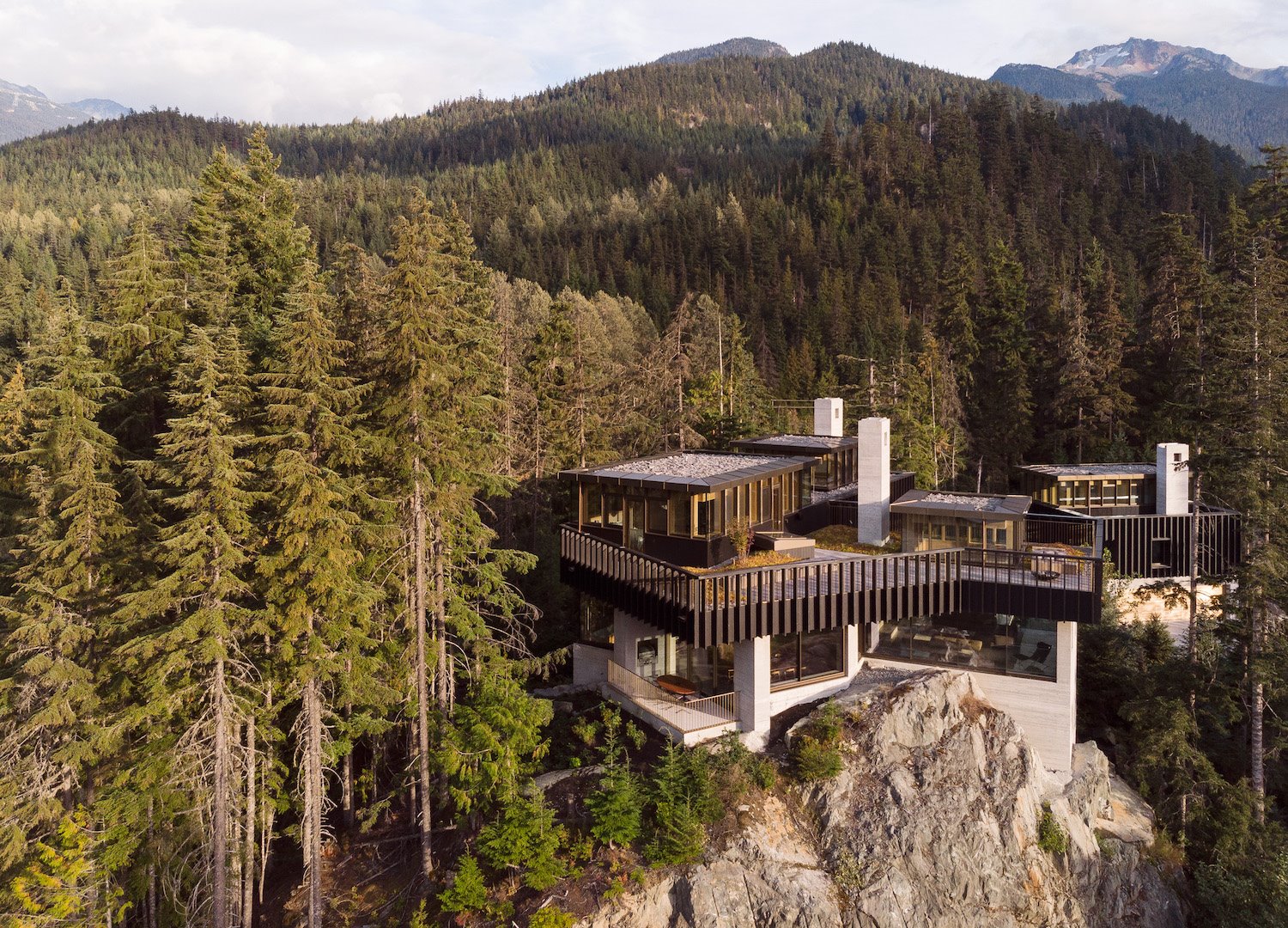 Casa moderna en los bosques de Canadá