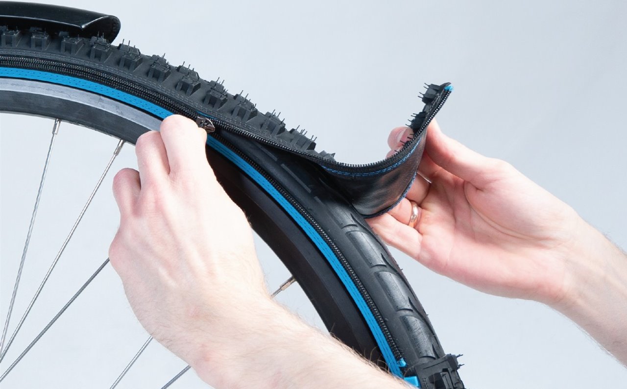 Con un sencillo sistema de cremalleras tardarás un par de minutos en dejar tu bici lista para ir por cualquier tipo de terreno.