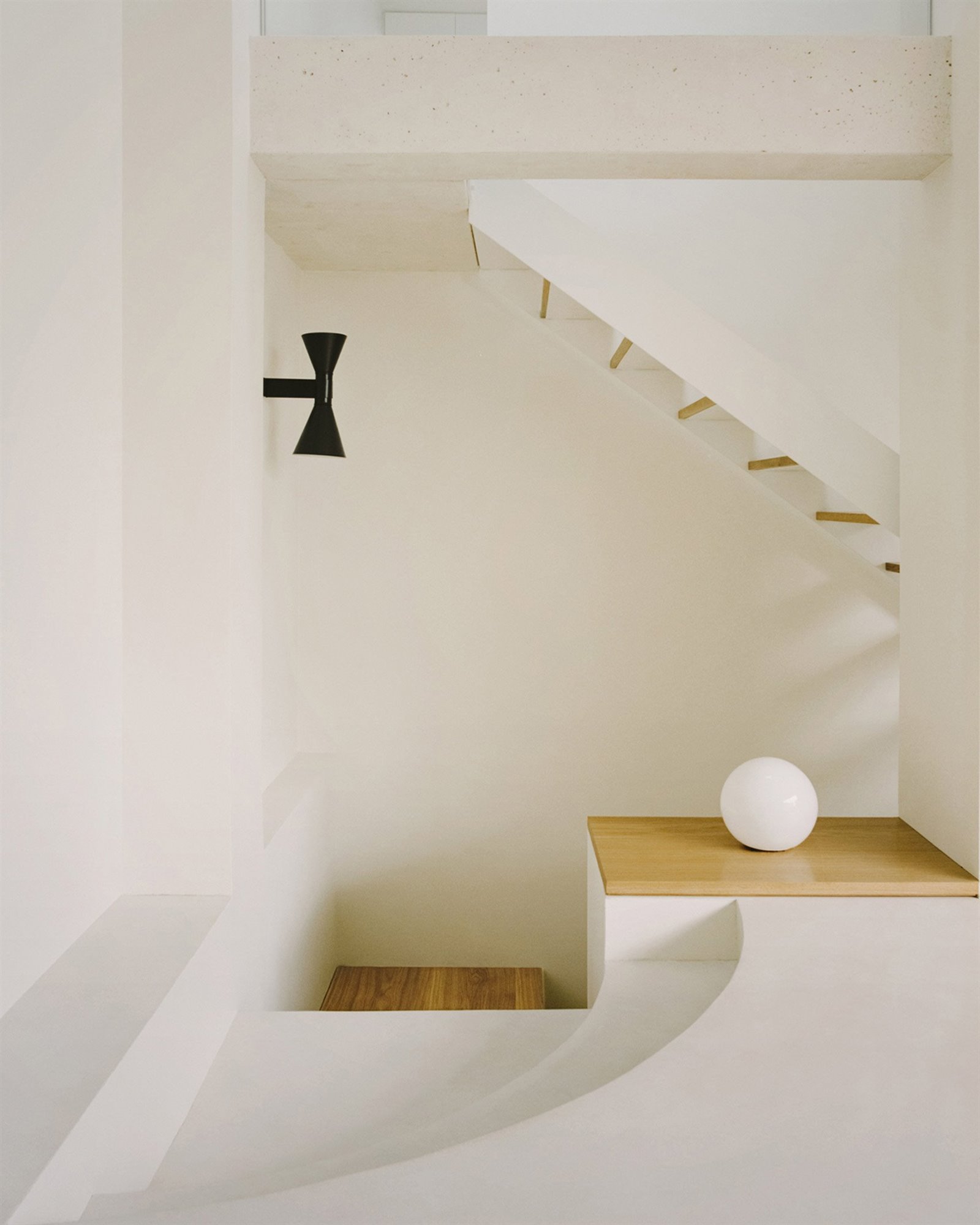 duplex apartamento en paris escalera blanca