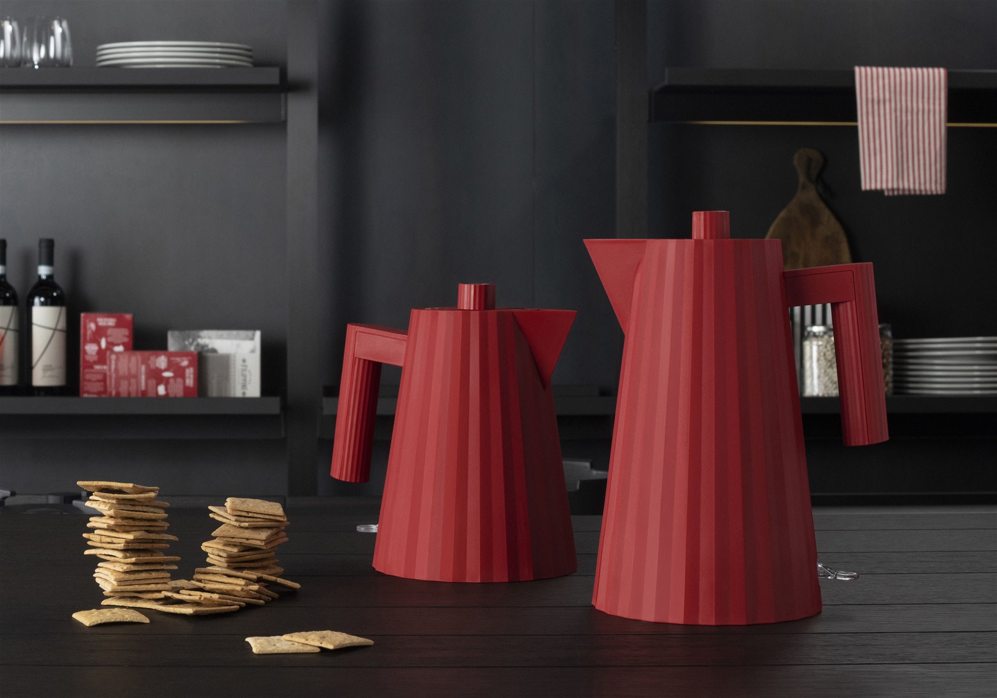 ALESSI  PLISSE'  ELECTRIC KETTLES  design MICHELE DE LUCCHI  RED  ph credits Alessi Archive 1