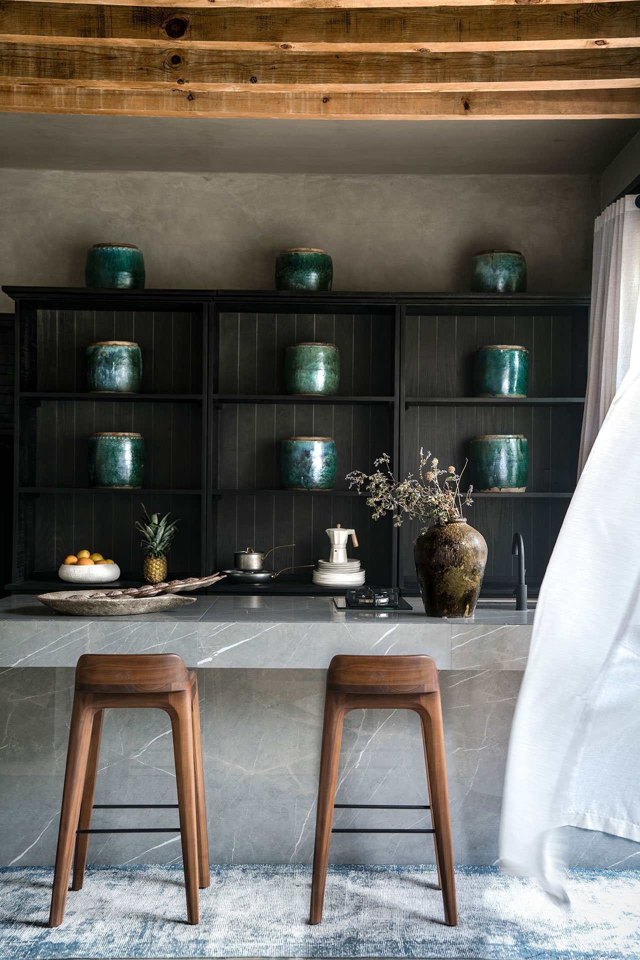 Casa con fachada de espejo en Mexico cocina