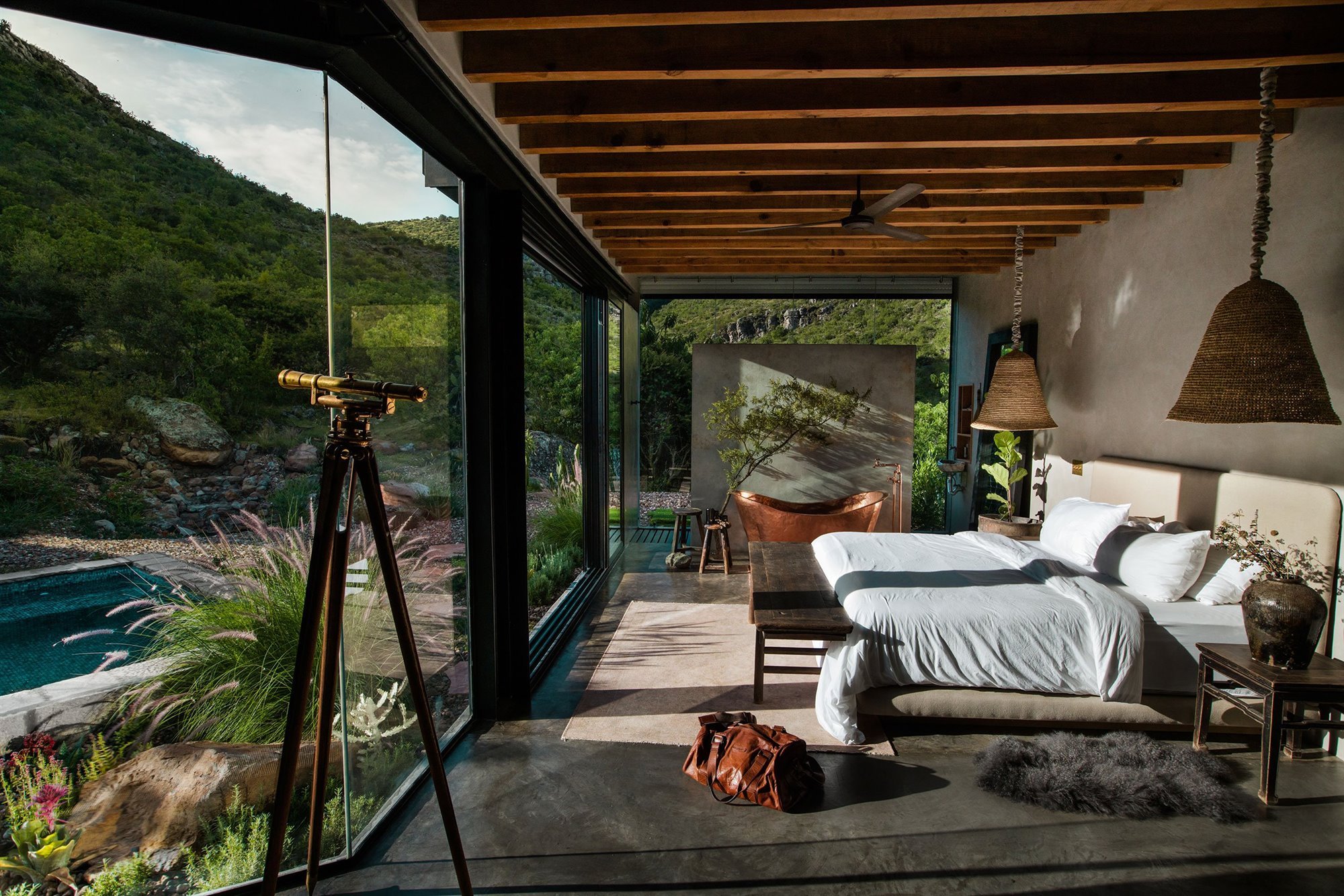 Casa con fachada de espejo en Mexico dormitorio con vistas