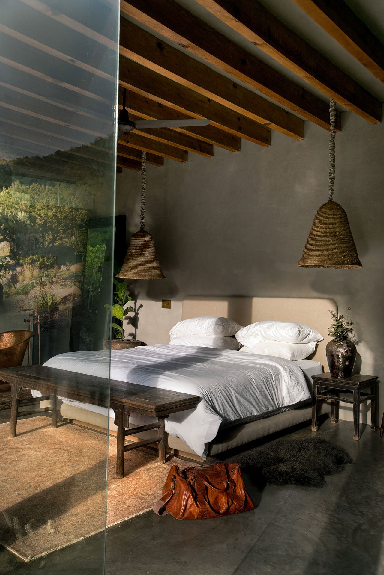 Casa con fachada de espejo en Mexico dormitorio
