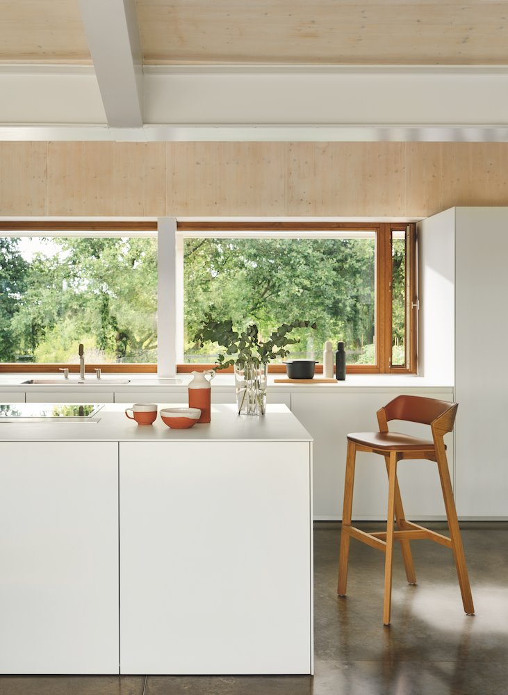 Casa moderna de piedra en camallera con bosques cocina