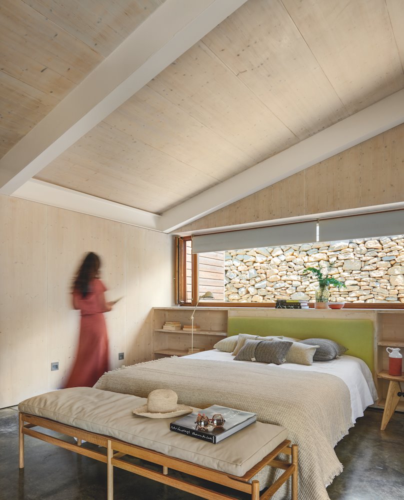 Casa moderna de piedra en camallera con bosques dormitorio