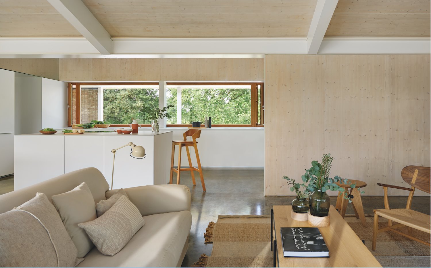 Casa moderna de piedra en camallera con bosques salon