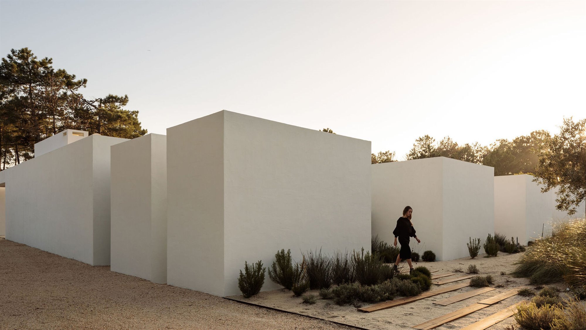 Casa moderna en Portugal de color blanco en Comporta facahda