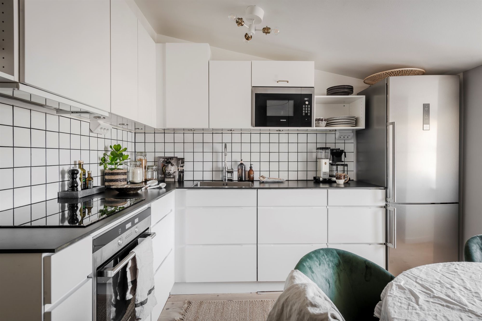 Piso pequeño mini buhardilla moderno cocina