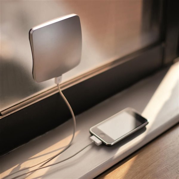 xd design cargador solar ventana