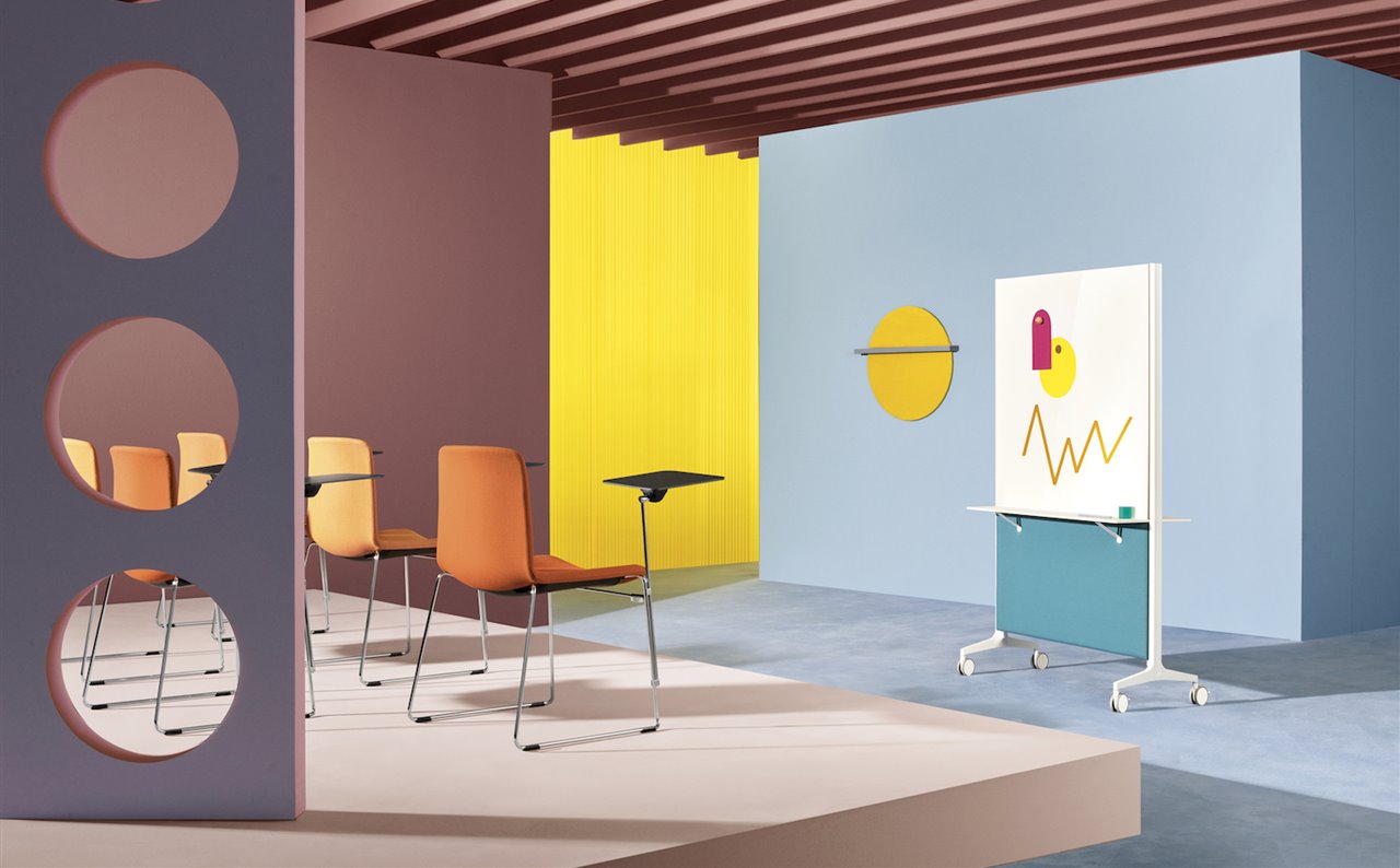 Los complementos permiten personalizar el panel multiusos Ypsilon Connect para que se adapte a las necesidades de una reunión de trabajo. 