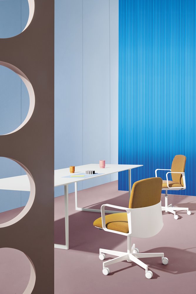 La cómoda silla de poliuretano está pensada para crear espacios de trabajo modernos, tanto en la oficina como en casa. 