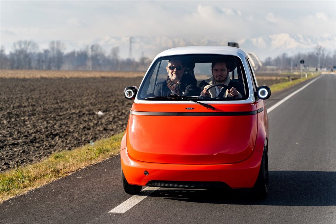 Tendrá una autonomía de hasta 125 km con su batería de serie de 11 kWh, ampliable a 200 km si se le equipa con una batería opcional de 14,4 kWh.