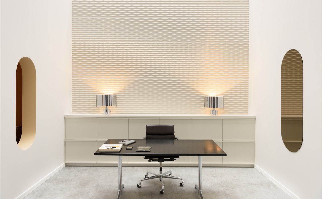 El nuevo panel texturizado de Orac Decor puede proporcionar un ambiente de calidez a tu espacio de trabajo. 