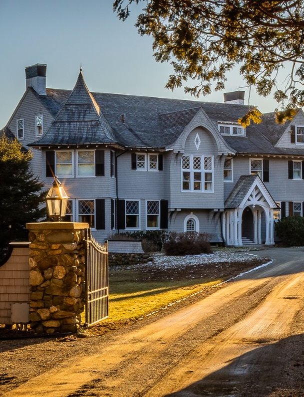 John Travolta vende su casa de vacaciones en una isla de Maine