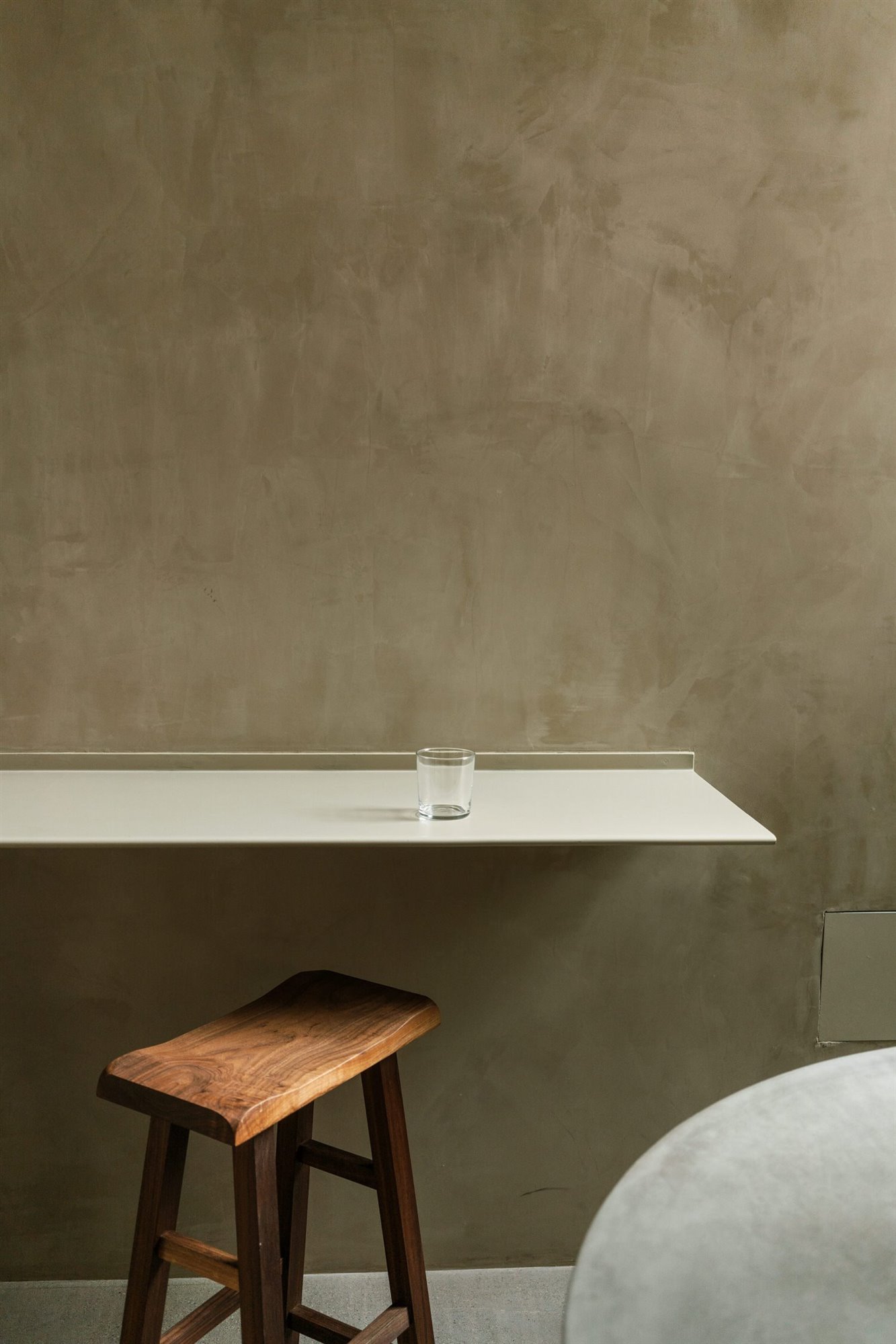 Casa Octavia hotel boutique en MExico condesa dormitorio con taburete