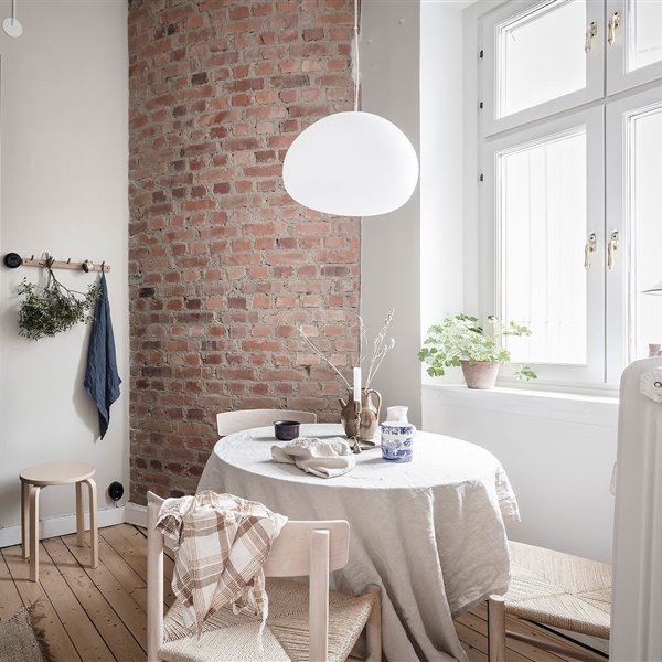 Un piso pequeño con decoración nórdica en beige y azul