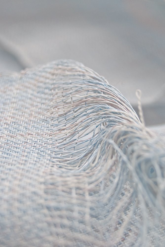 Precious Waste, de Michele Baggerman, es un tejido fabricado a partir del reciclaje de bolsas de plástico.