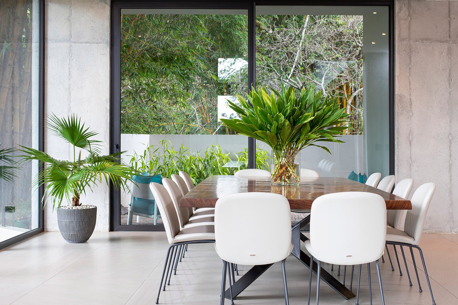 casa las vistas zurcher arquitectos taller ken foto andres garcia lachner comedor
