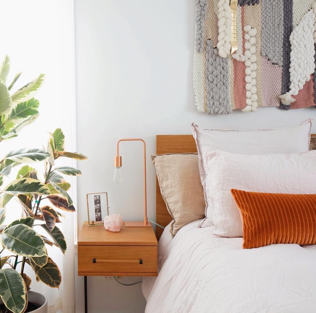 Dormitorio moderno mesilla con cristal de cuarzo
