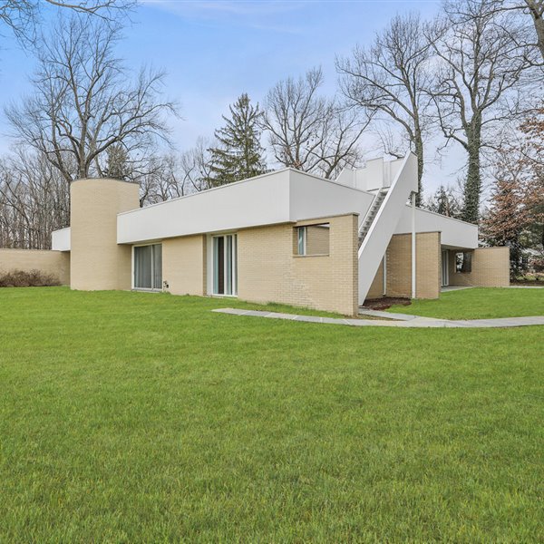 La casa que Richard Meier diseñó para sus padres en Nueva Jersey sale a la venta