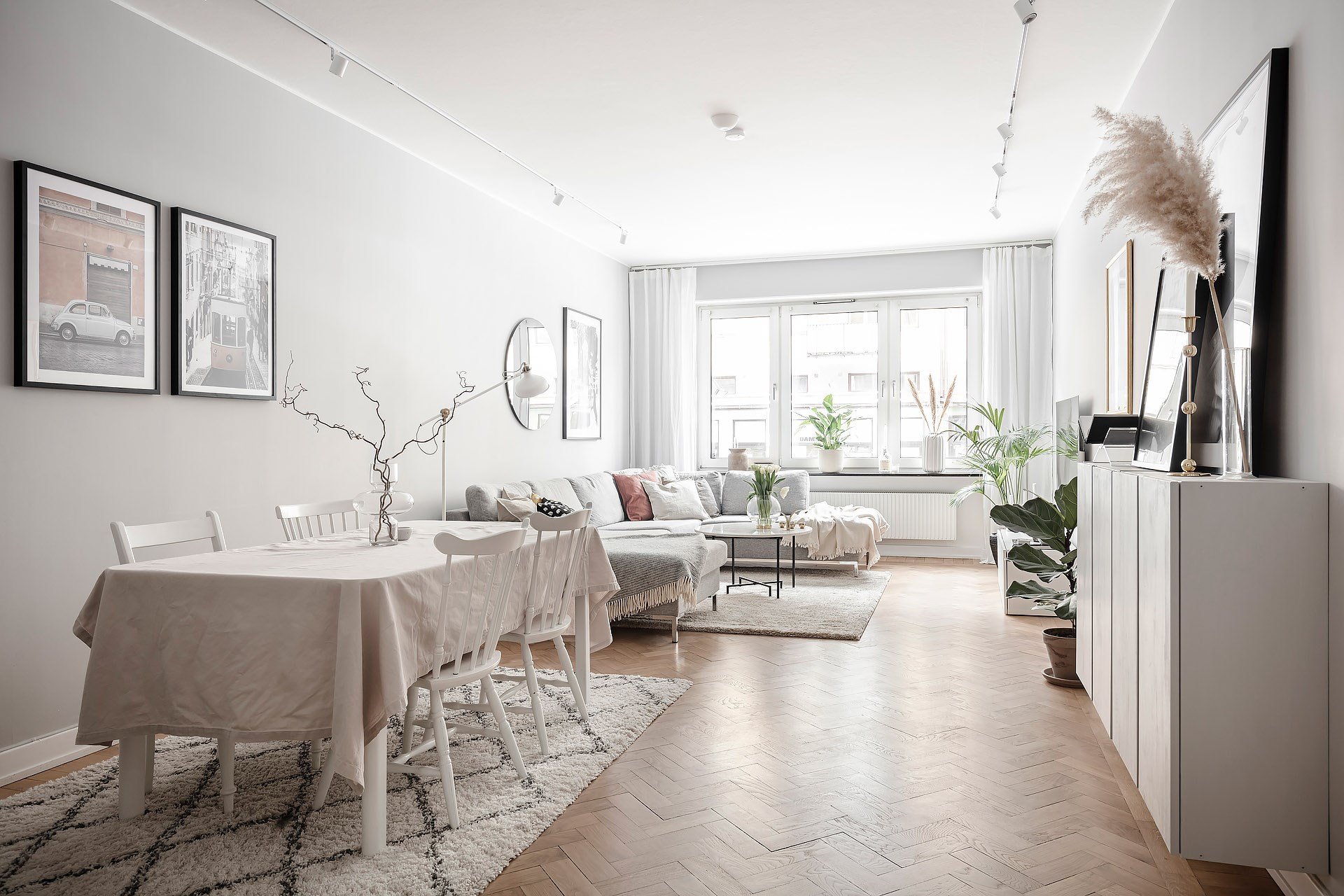 Piso pequeño con decoracion moderna en Suecia salon comedor