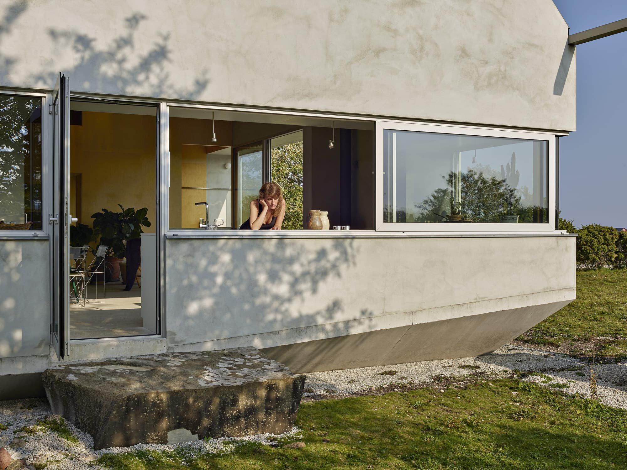 Casa de hormigon moderna ventana