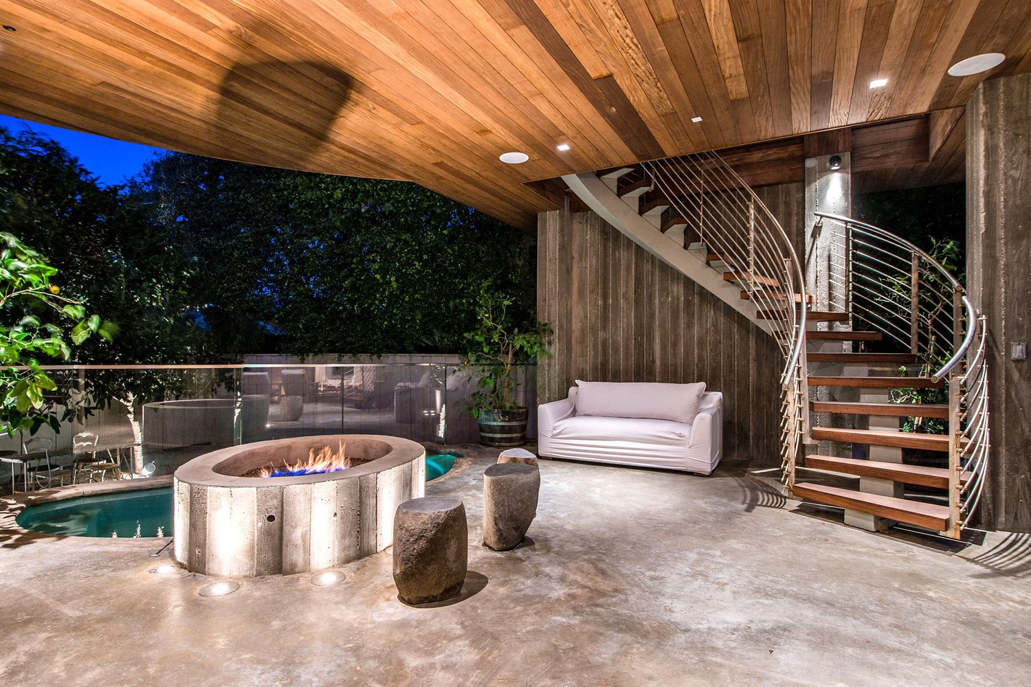 chimenea exterior casa pamela anderson