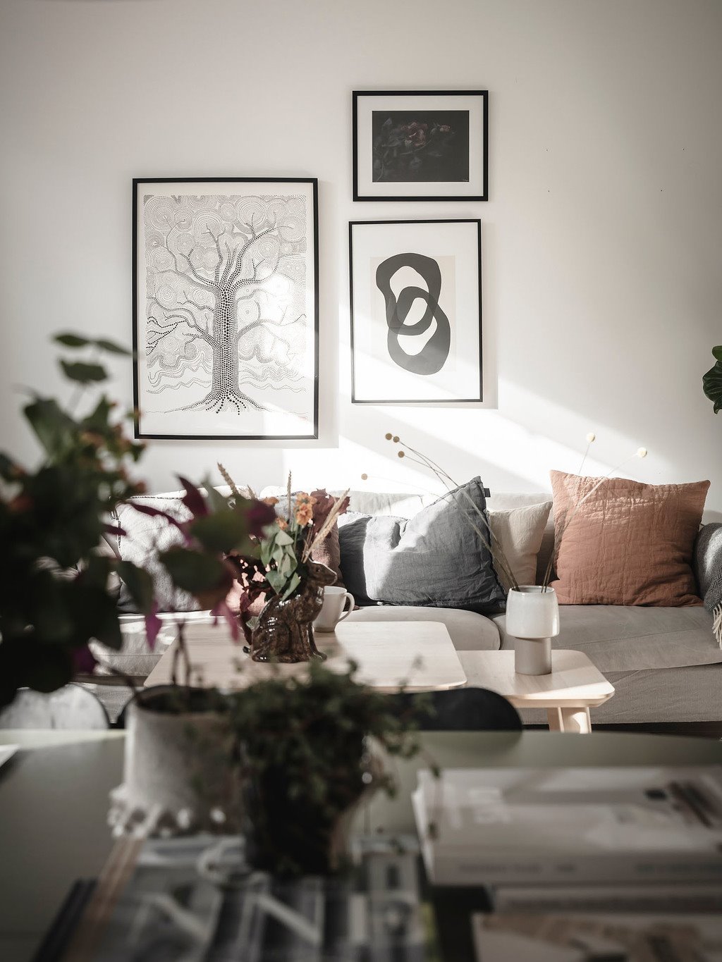 sofá cuadros apartamento en gotemburgo